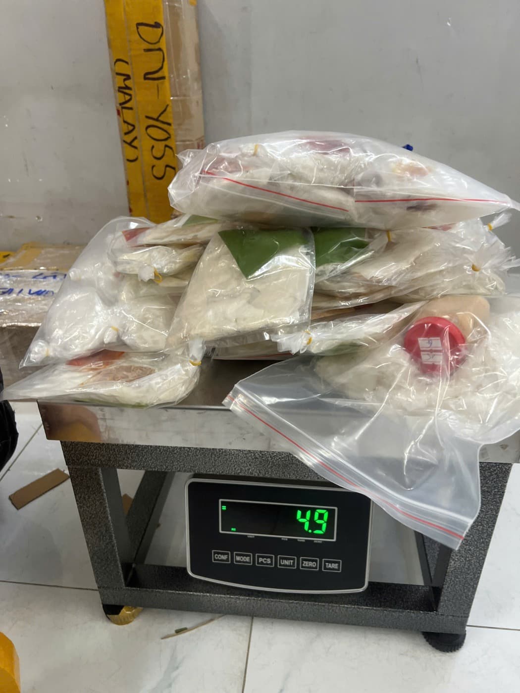 Cân & kiểm tra trọng lượng từng kiện