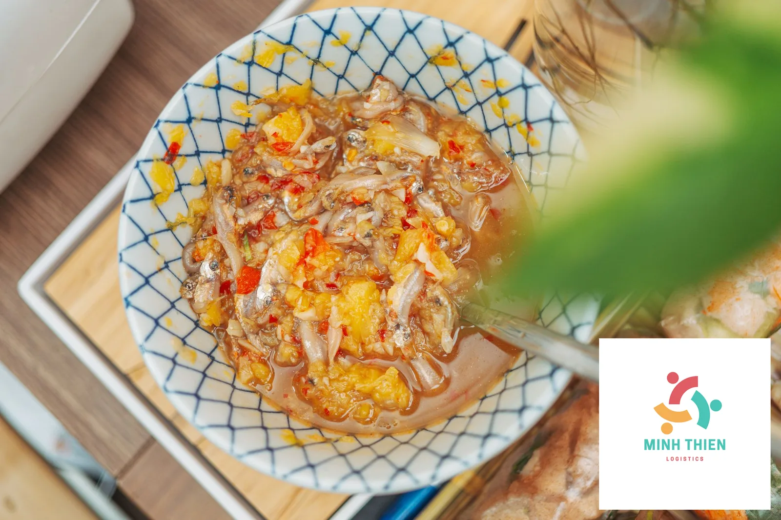 Gửi nước mắm đi Singapore: Thủ tục hải quan và cách đóng gói chuẩn SFA
