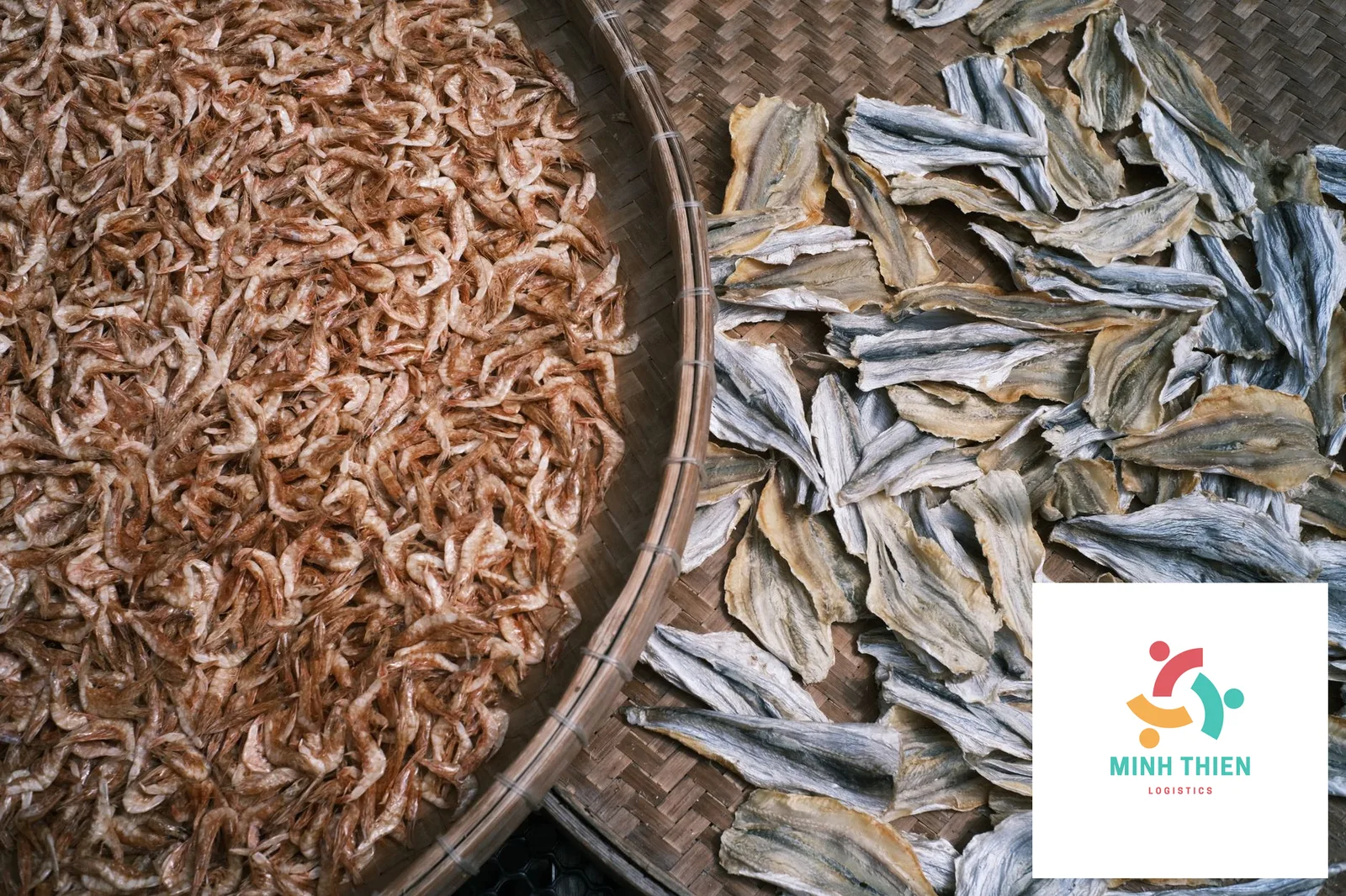 Hướng dẫn gửi tôm khô đi Thái Lan: Thủ tục hải quan và đóng gói chuẩn