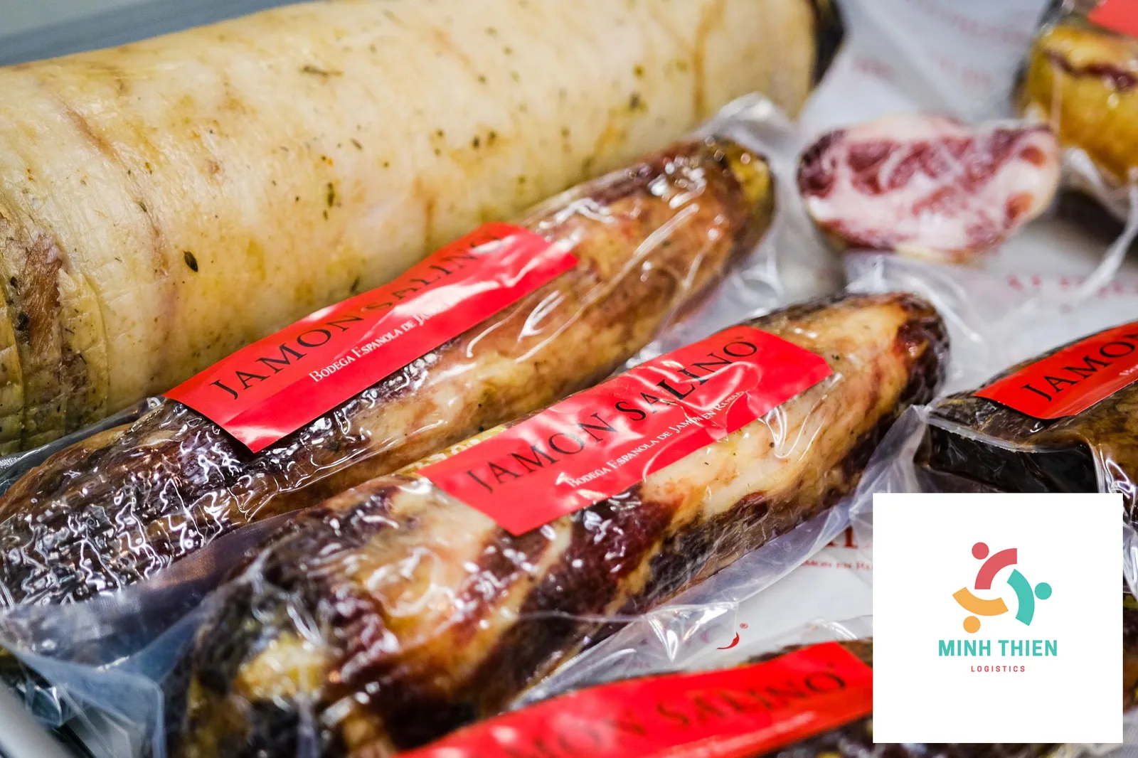 Bí quyết gửi giò chả đi Canada an toàn, thông quan 100%