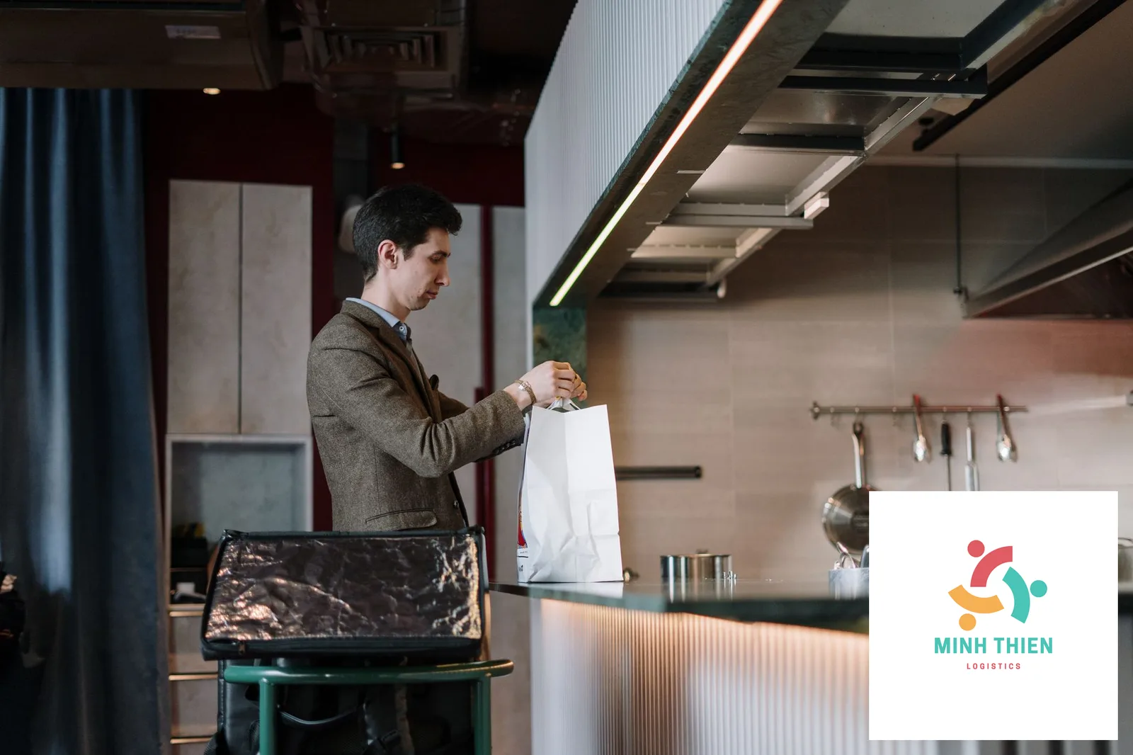Gửi thực phẩm đi Singapore: Quy định SFA và cẩm nang thông quan từ Minh Thiện Logistics