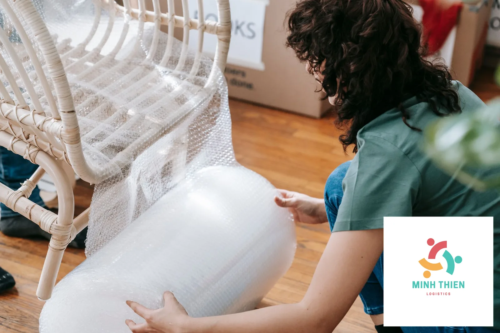 Gửi Mỹ Phẩm Đi Malaysia Giá Rẻ: Thủ Tục Hải Quan Và Đóng Gói Chuẩn KKM