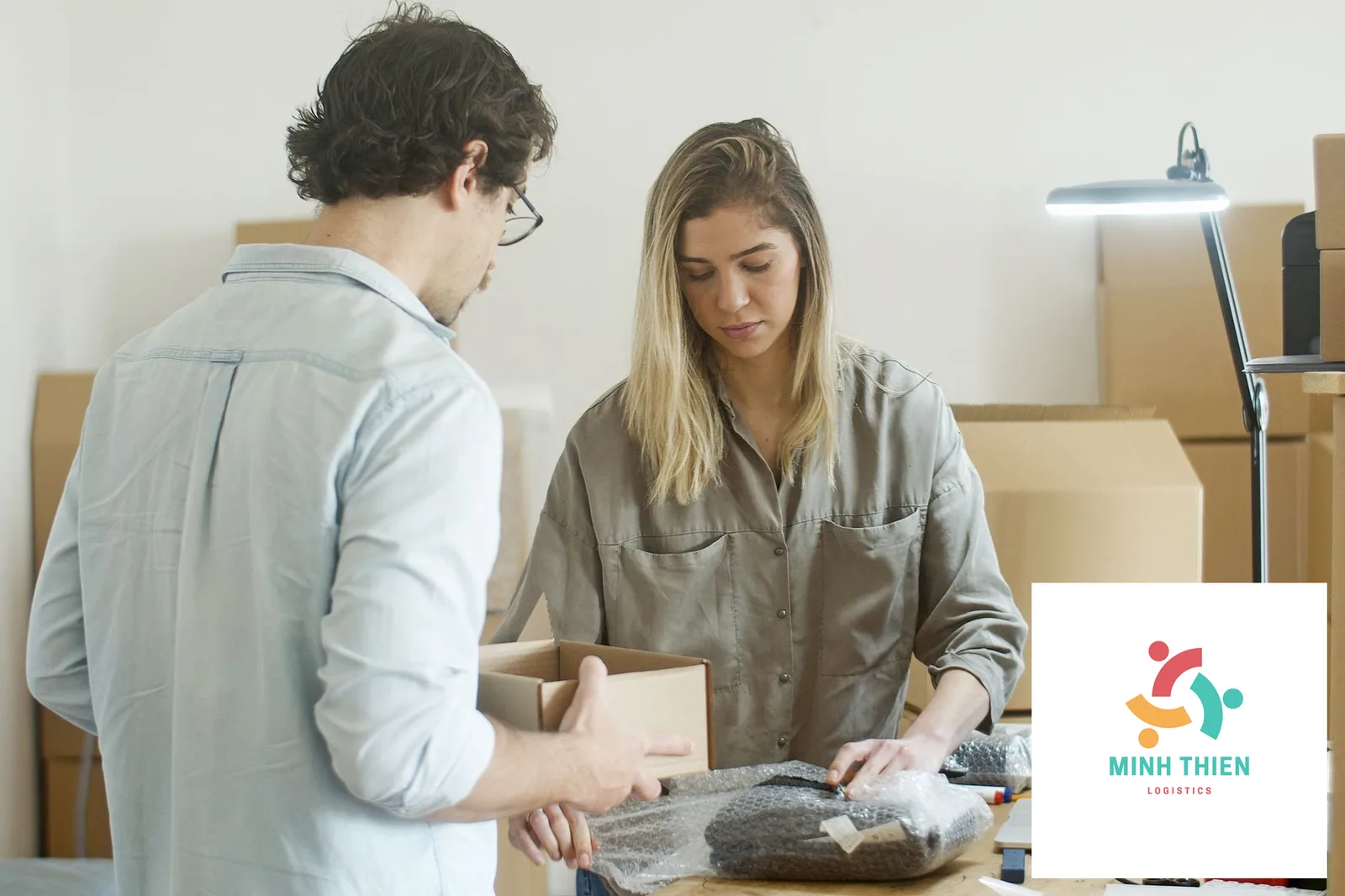 Gửi Đồ Điện Tử Đi Thái Lan: Thủ Tục Hải Quan Và Cách Đóng Gói