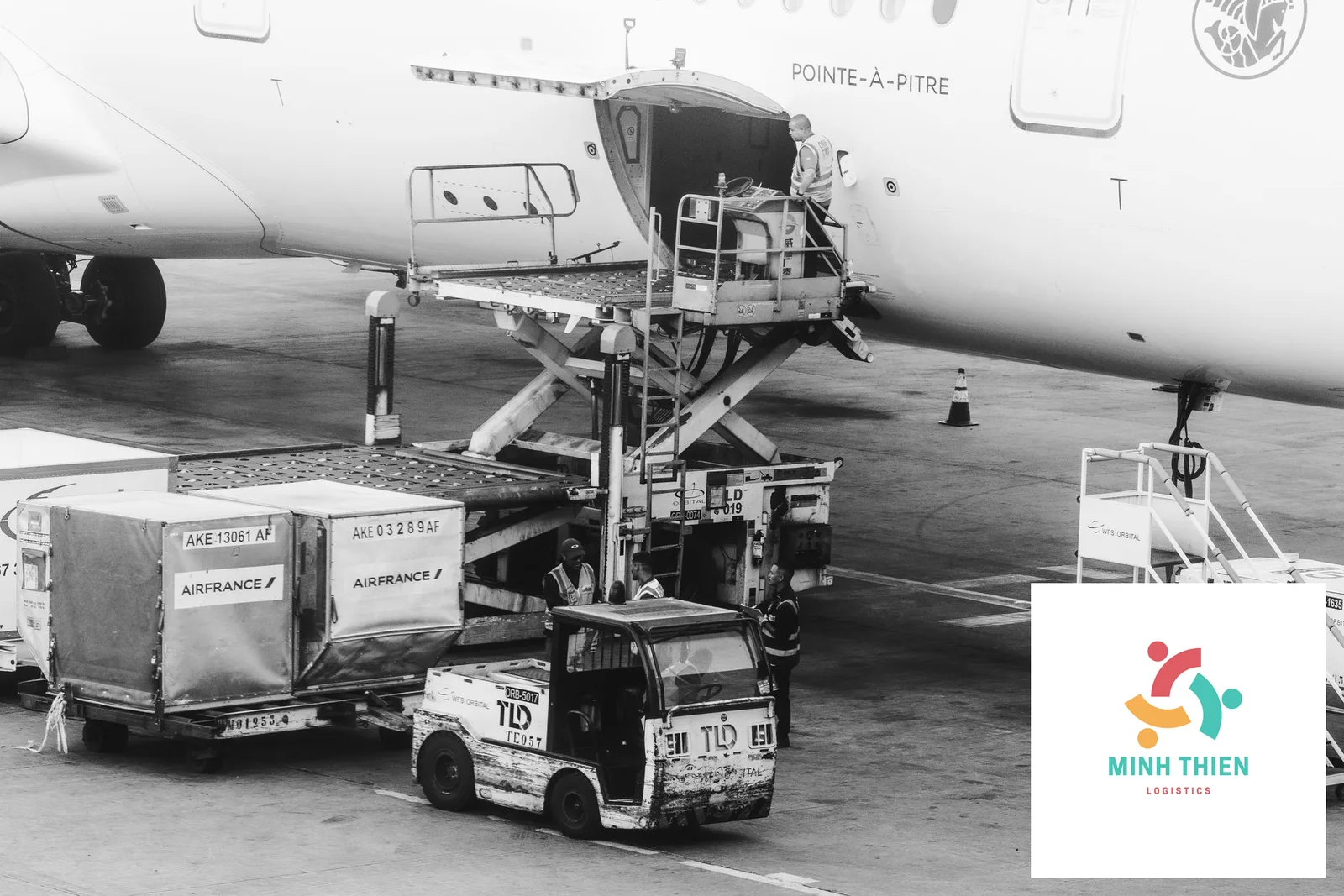 Gửi bánh đi Thái Lan: Thủ tục hải quan và cách đóng gói không vỡ