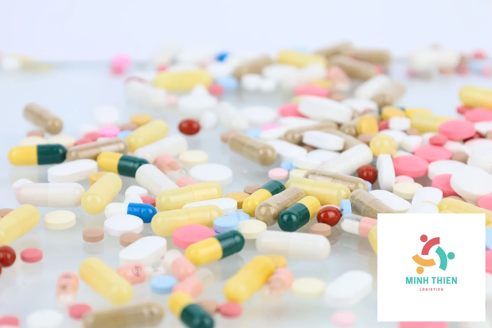 Gửi Thuốc Đi Thái Lan: Quy Định Thai FDA, Thủ Tục Và Giá Cước